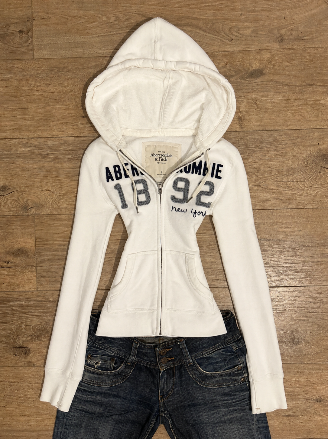 Hollister White Embroidered Zip Up Jacket – Size S