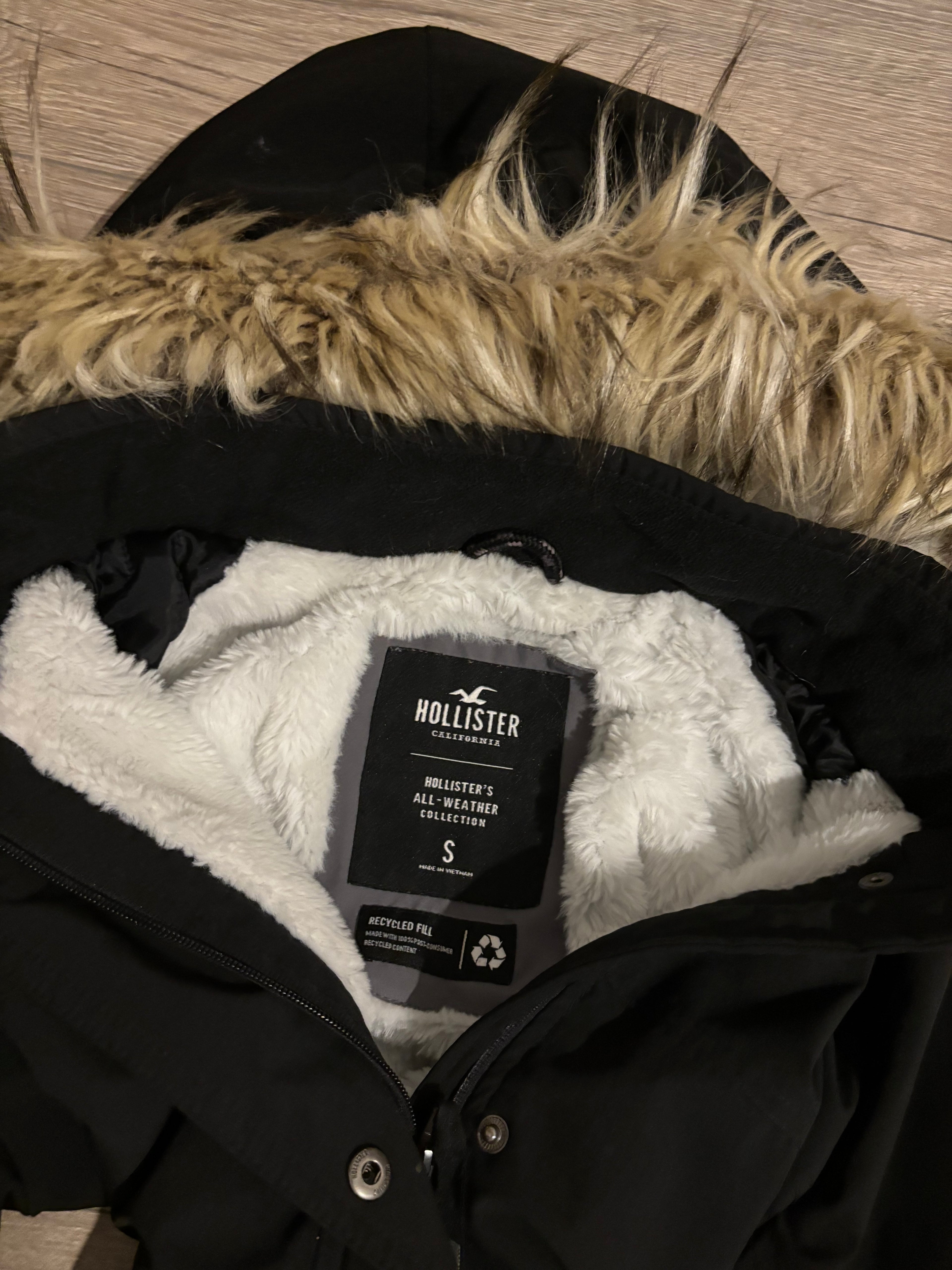 Hollister Black Faux Fur Hood Jacket – Size S