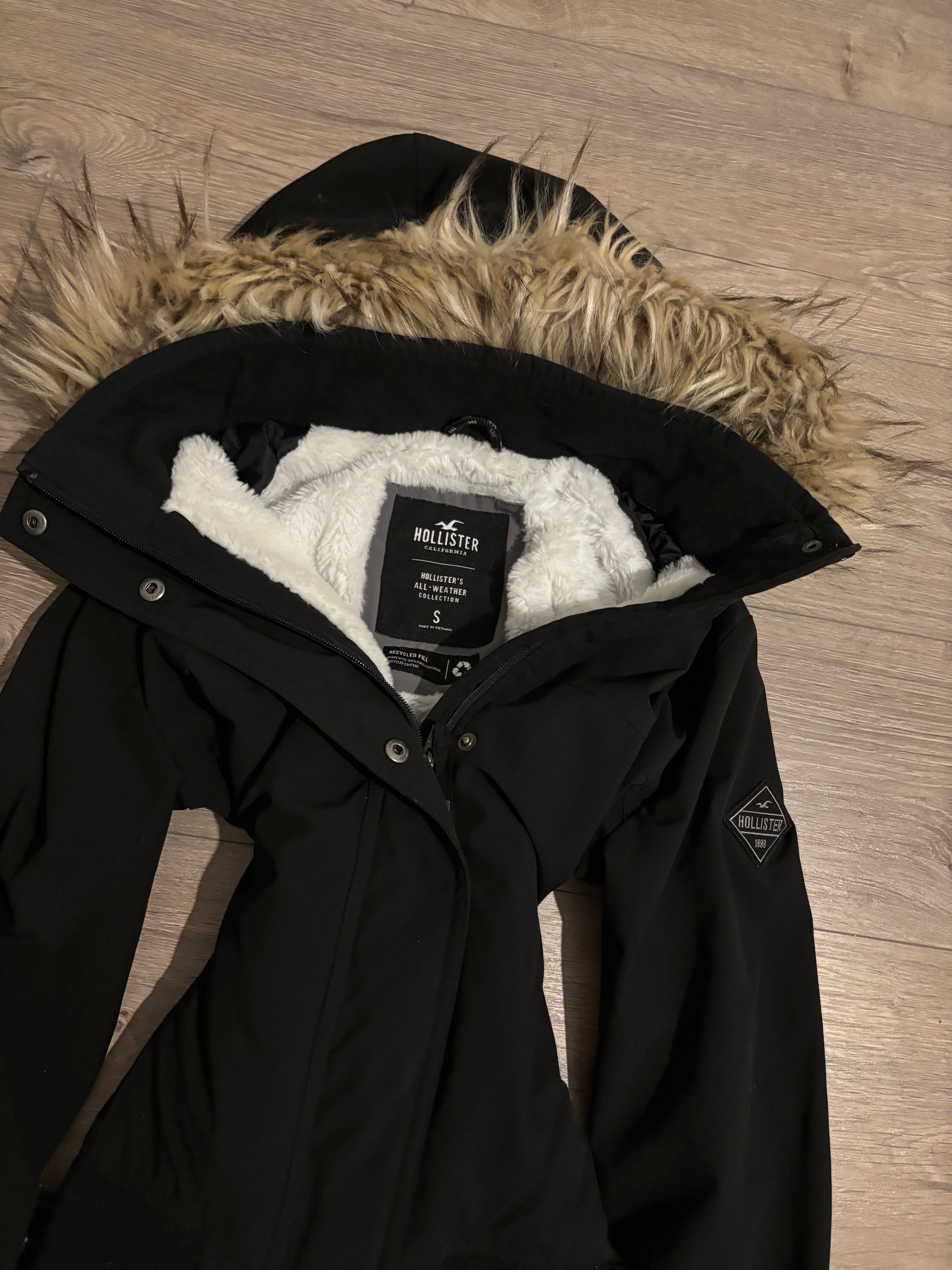 Hollister Black Faux Fur Hood Jacket – Size S