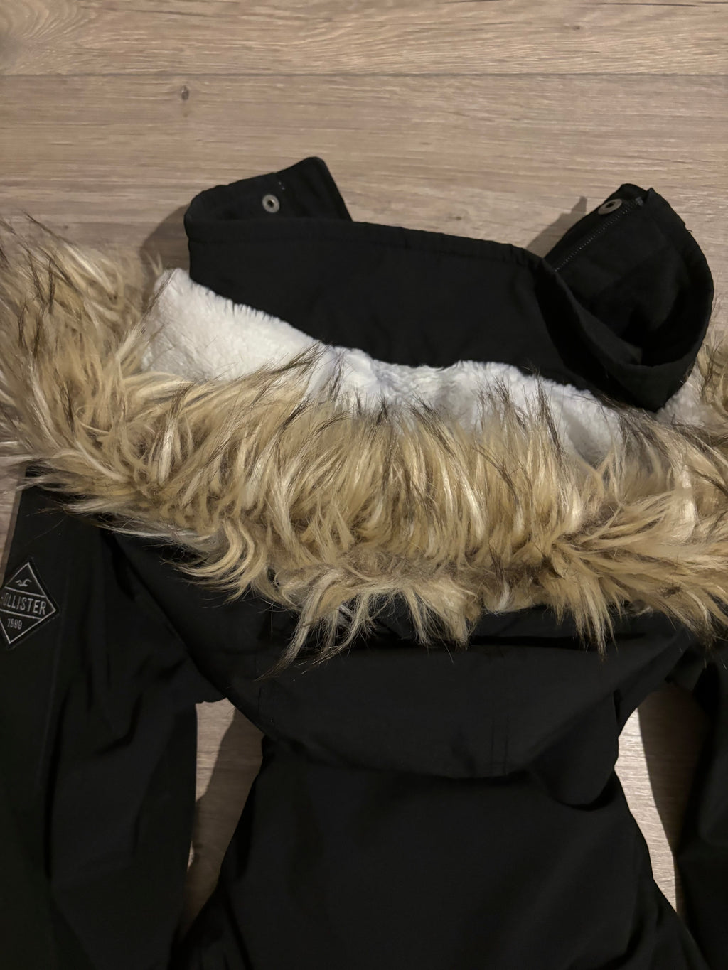 Hollister Black Faux Fur Hood Jacket – Size S